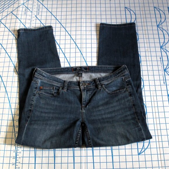 Tommy Bahama Denim Baggy Boyfriend Jeans, Size 4 - Picture 1 of 5